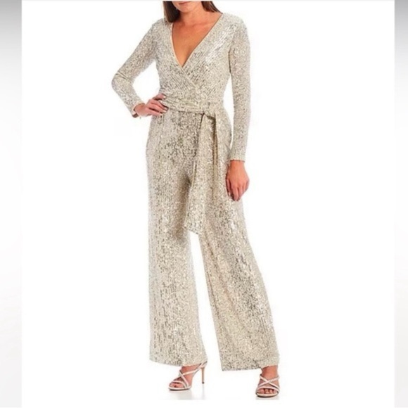 Eliza J Silver Sequin Long Sleeve V-Neck Wide Leg Jumpsuit Size 8 - Picture 1 of 12
